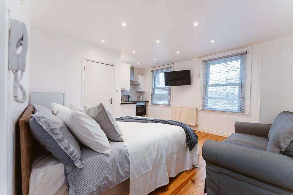 Your Lovely Studio Flat- West3 Londra Exterior foto