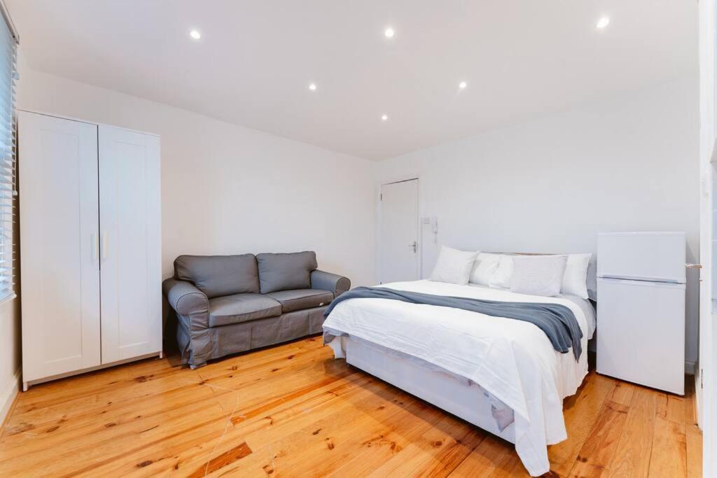 Your Lovely Studio Flat- West3 Londra Exterior foto