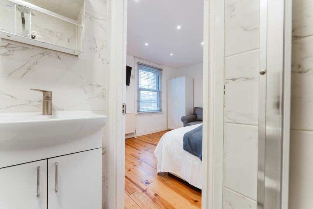 Your Lovely Studio Flat- West3 Londra Exterior foto