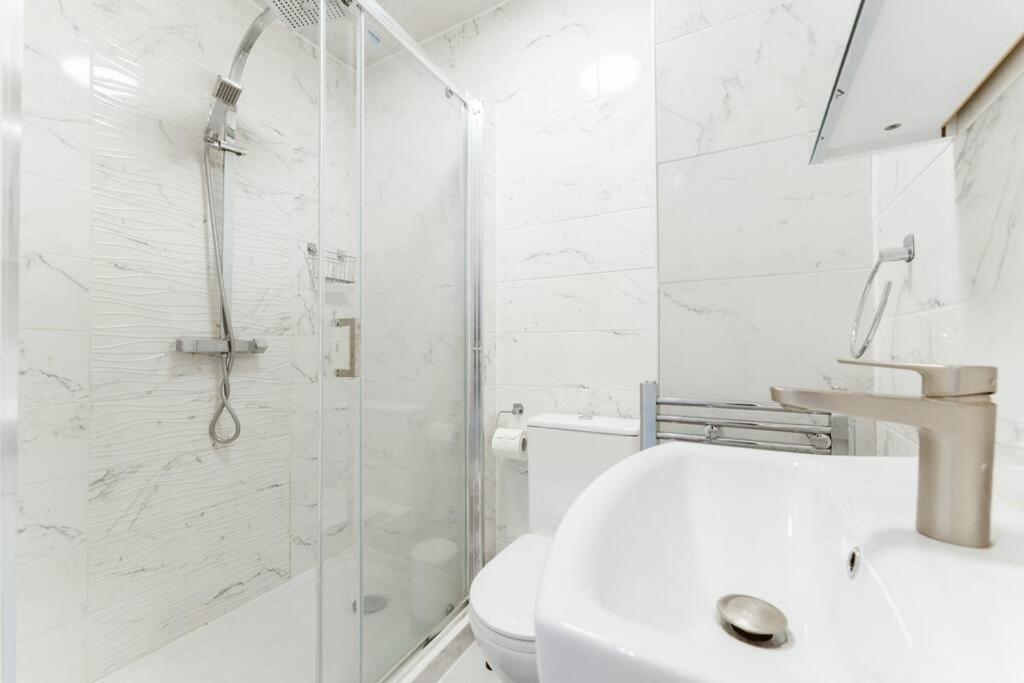 Your Lovely Studio Flat- West3 Londra Exterior foto