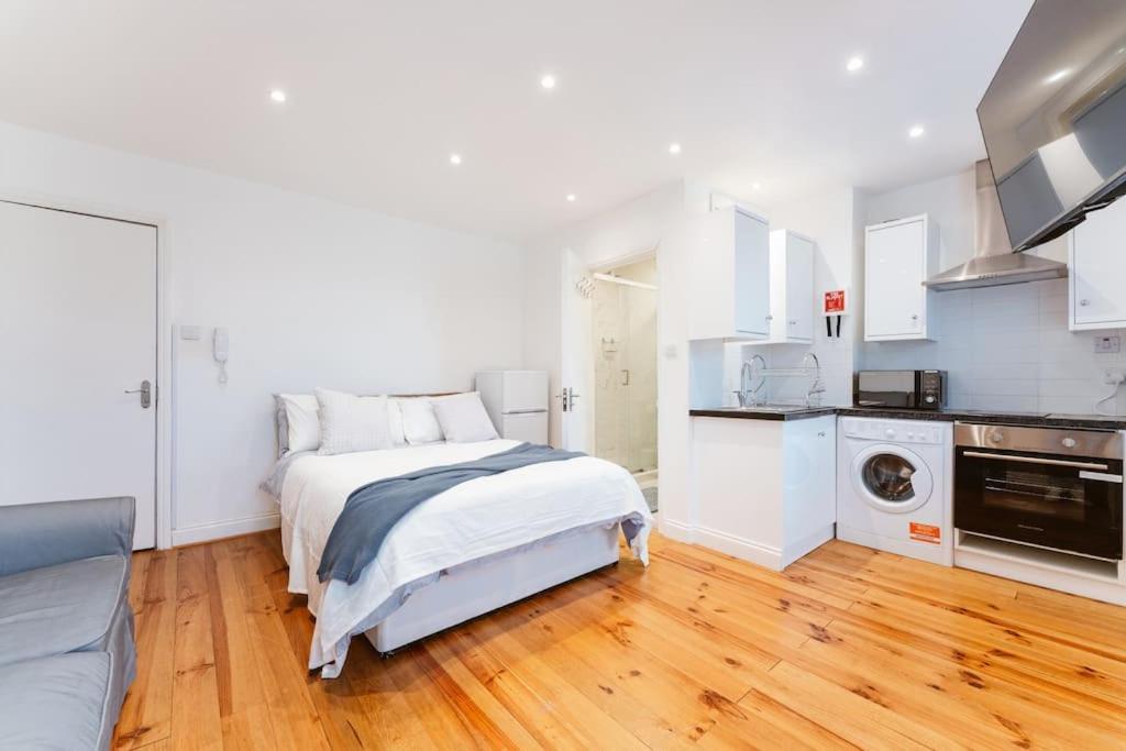 Your Lovely Studio Flat- West3 Londra Exterior foto
