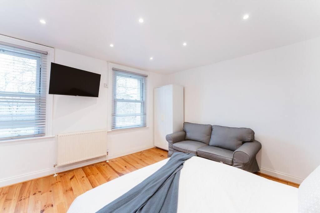Your Lovely Studio Flat- West3 Londra Exterior foto